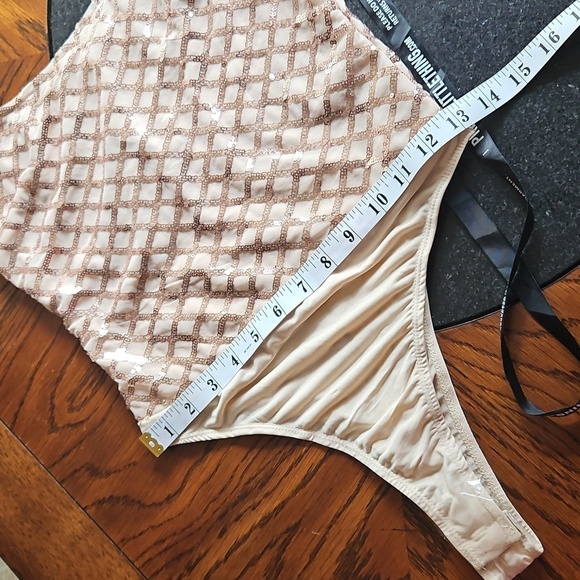 PrettyLittleThing Rose Gold Sequin Bodysuit Size 4 - Picture 16 of 16